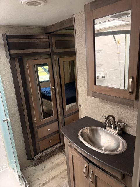 Bathroom vanity