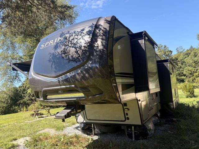 Front cap and door side